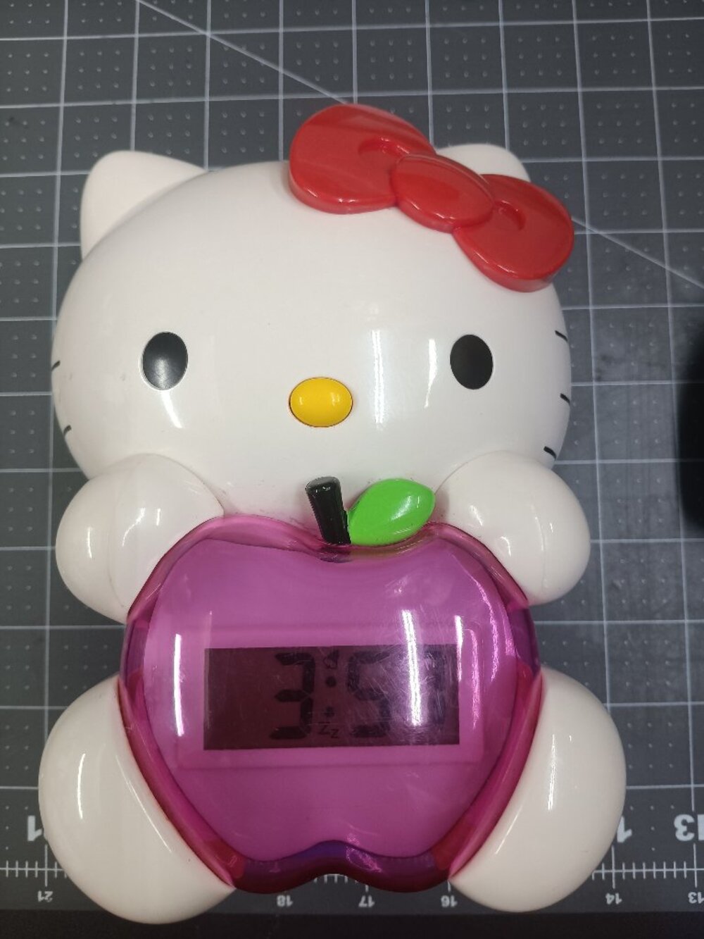 @1976 2012 Hello Kitty Alarm Clock